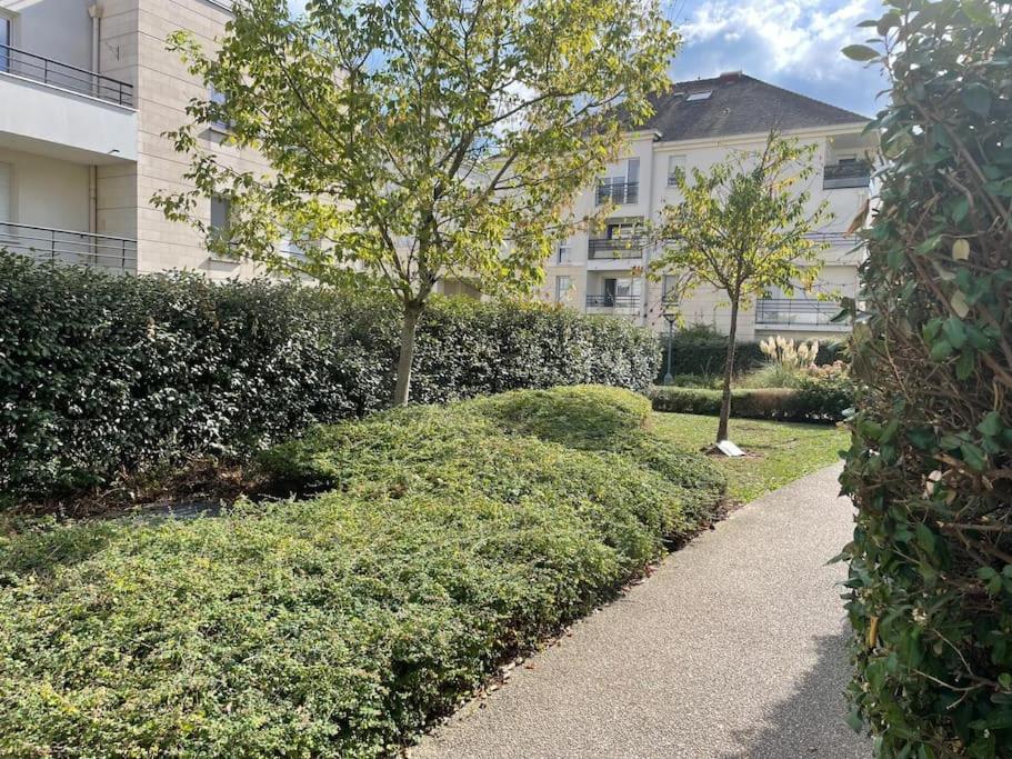 Studio 28 M2 & Jardin Privatif 20 M2 Montigny-le-Bretonneux Eksteriør billede